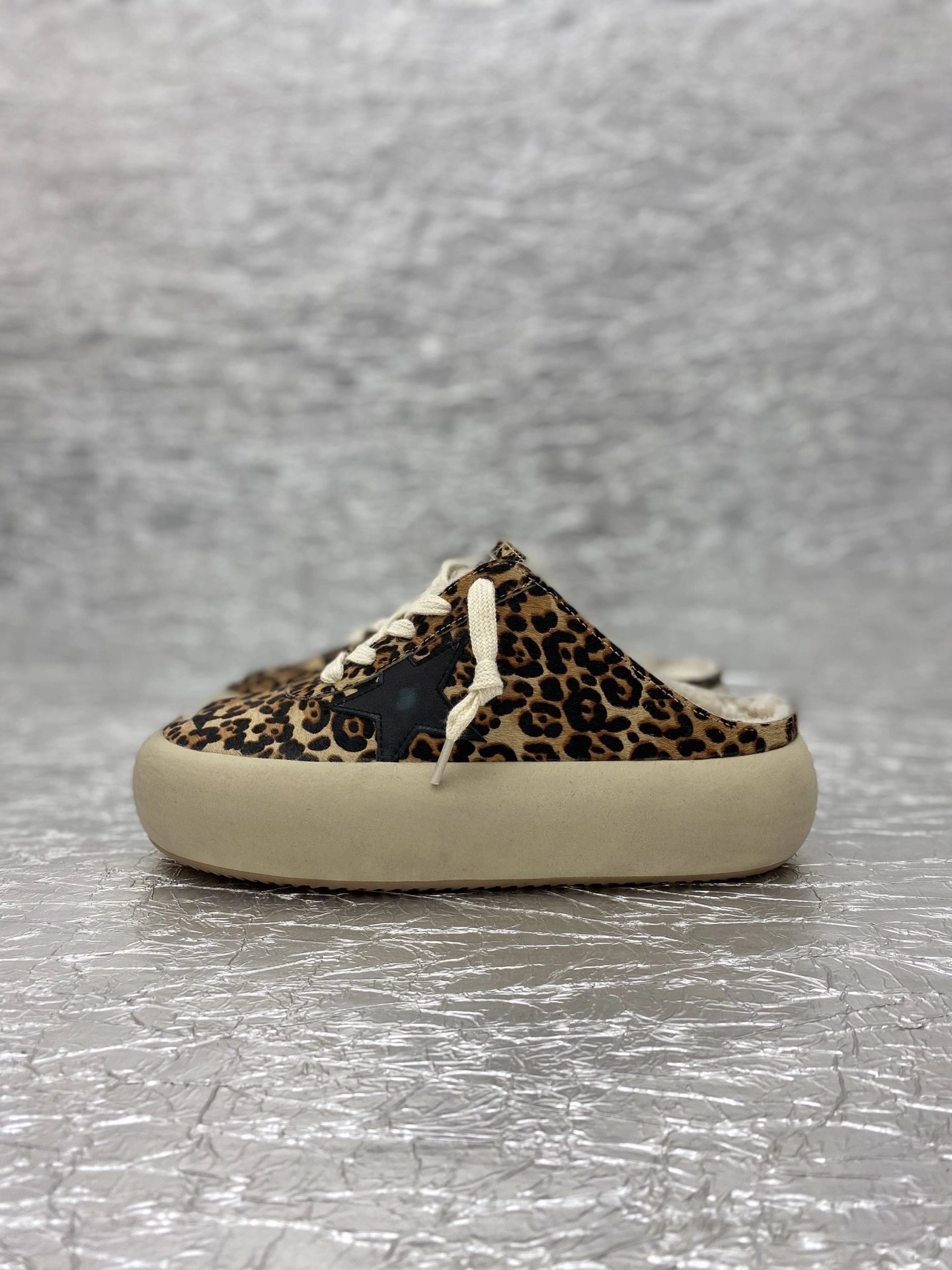 OOBB-- 6642 GWF00349.F003000.81472 Space cowhide item:E-X362J2909T